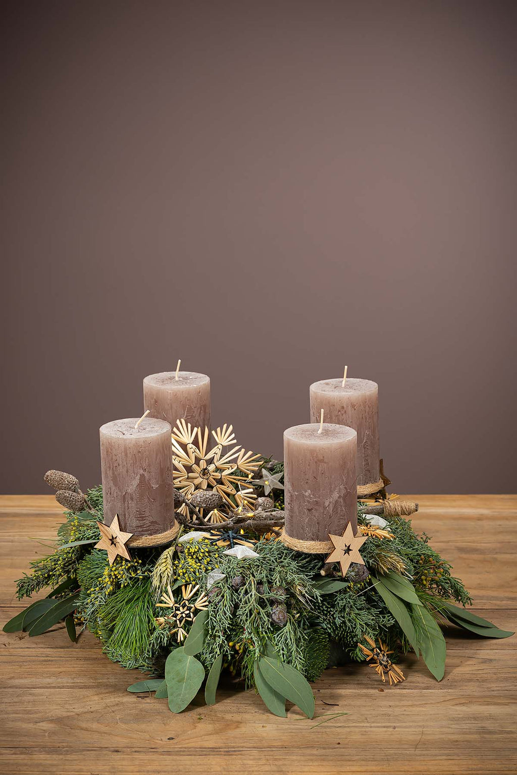 Marion's Adventskranz-DIY 2022 mit steinfarbene Kerzen