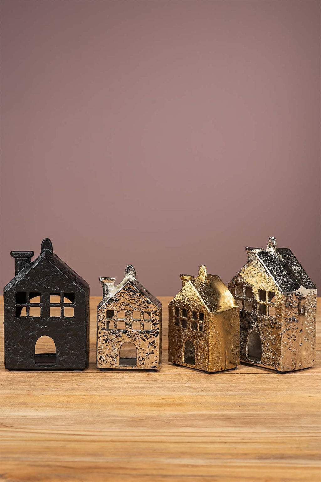 Lichthaus "Metall" in Gold, Schwarz und Silber