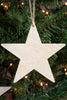 Hänger Wooden Stars Holzsterne dekoriert im Weihnachtsbaum