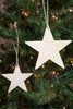 Hänger Wooden Stars Holzsterne dekoriert im Weihnachtsbaum