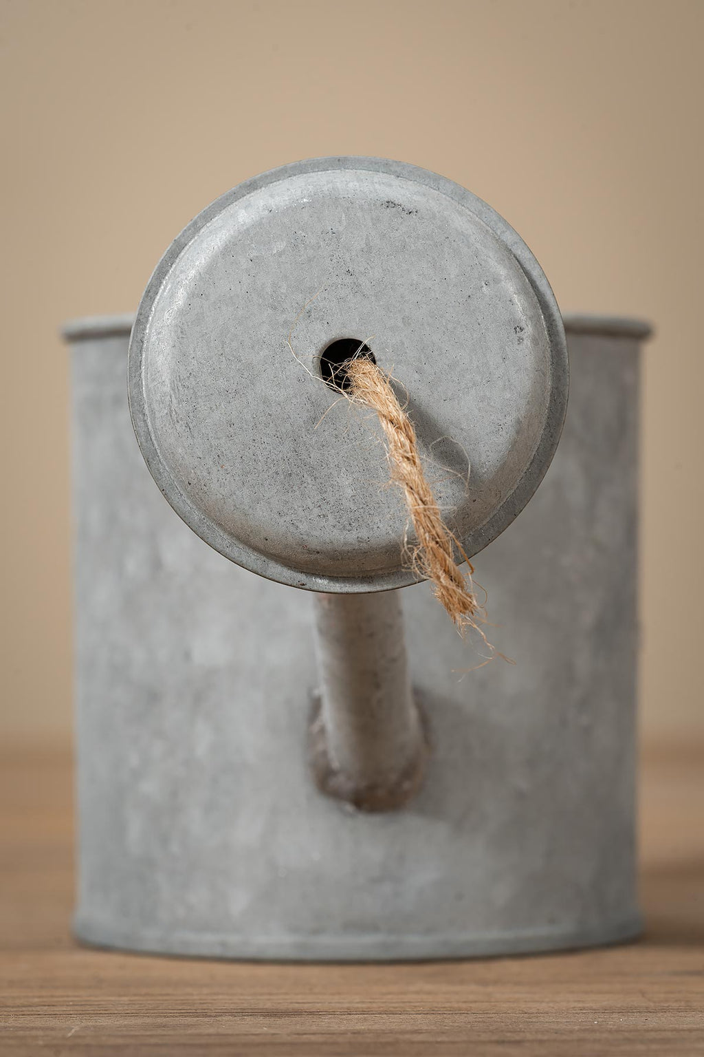 Fadenhalter "Gießkanne" Closeup