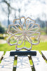 Metallblume mit Standfuß
