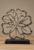 Metallblume mit Standfuß
