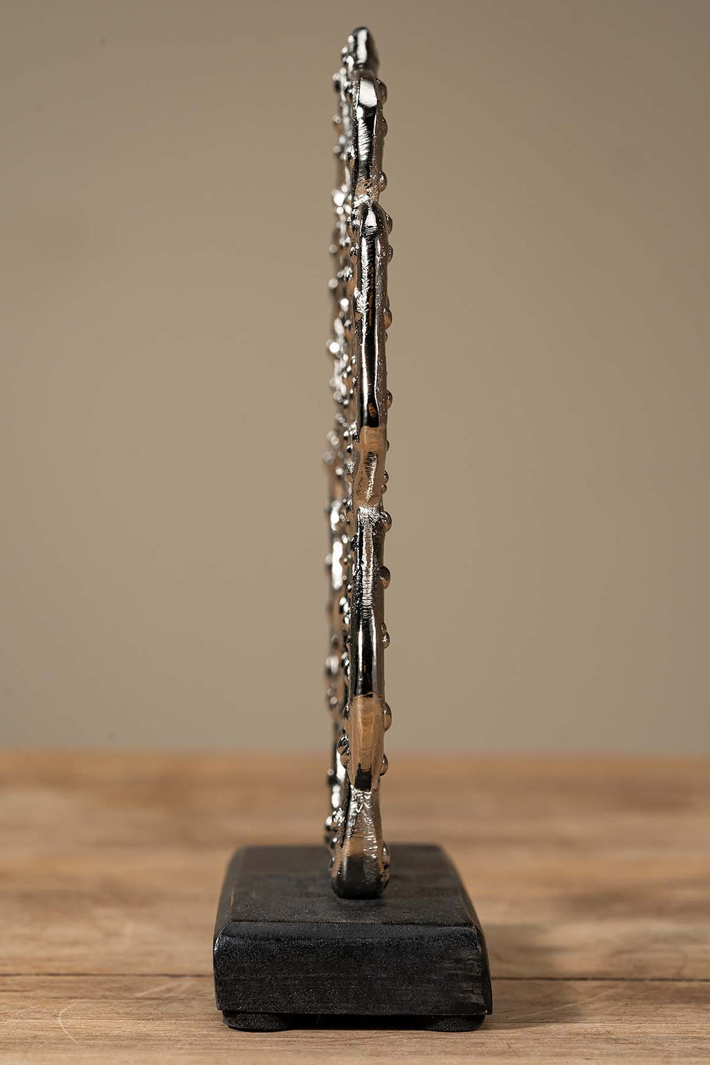 Metallblume mit Standfuß